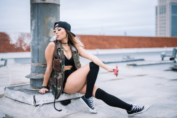 vaping Girl Pretty